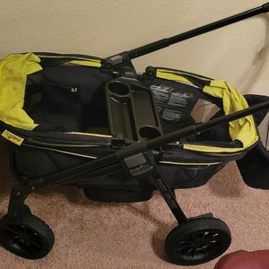 Evenflo pivot wagon
